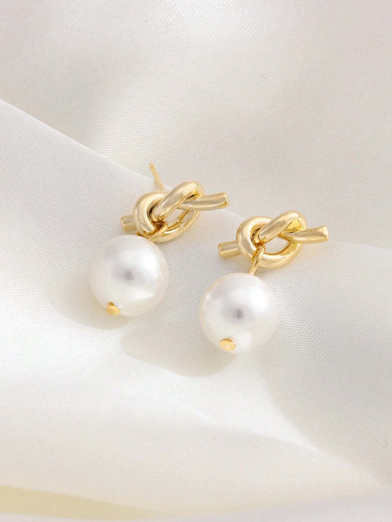 Maeva Elegant Pearl Earrings