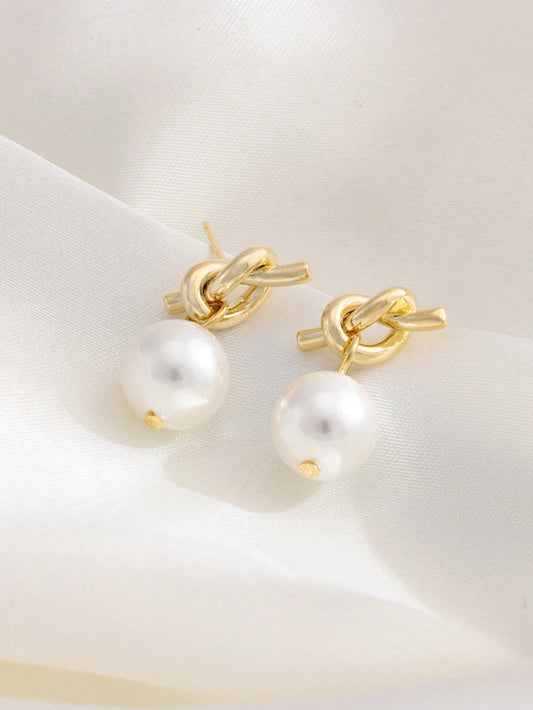 Maeva Elegant Pearl Earrings